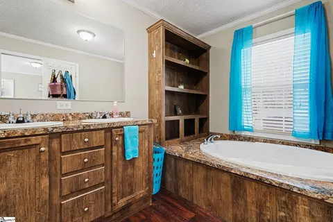 Bath - 524 Garren Rd, Easley, SC 29640 photo 3 of 3