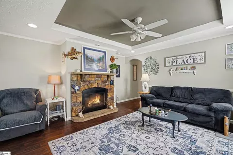Living - 524 Garren Rd, Easley, SC 29640 photo 1 of 1