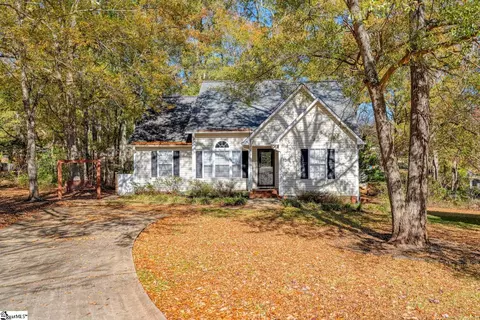 921 Hollyhock Ct, Boiling Springs, SC 29316