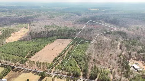 588 Lake Rd, Clinton, SC 29325