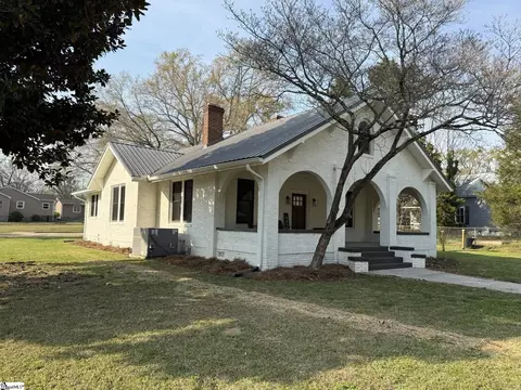501 N Adair St, Clinton, SC 29325