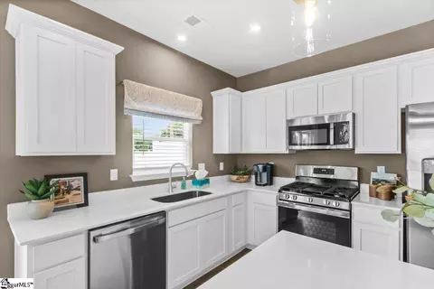 172 Randwick Ln, Greer, SC 29651 photo 3