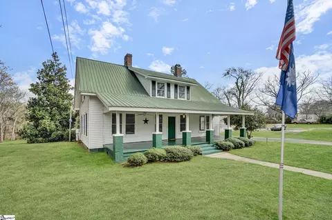 302 Gassaway St, Central, SC 29630