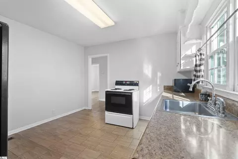 Kitchen - 115 Cooley St, Duncan, SC 29334 photo 2 of 3