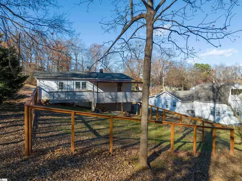 Exterior - 115 Cooley St, Duncan, SC 29334 photo 6 of 10