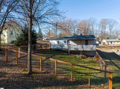 Exterior - 115 Cooley St, Duncan, SC 29334 photo 9 of 10