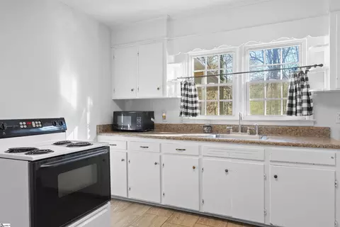 Kitchen - 115 Cooley St, Duncan, SC 29334 photo 1 of 3