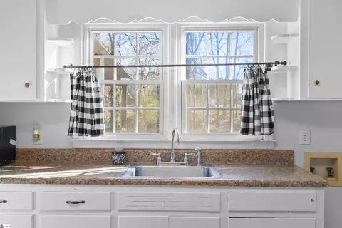 Kitchen - 115 Cooley St, Duncan, SC 29334 photo 3 of 3