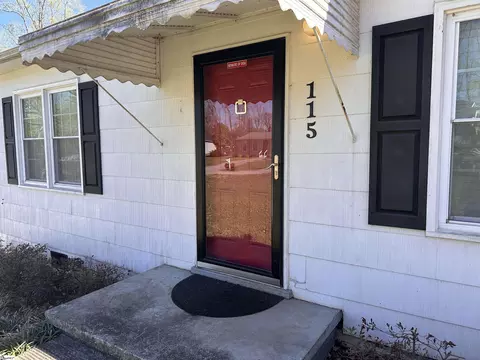 Exterior - 115 Cooley St, Duncan, SC 29334 photo 2 of 10