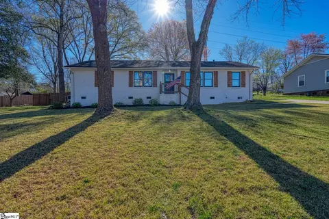 106 Archdale Dr, Mauldin, SC 29662