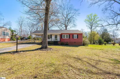 222 Meridian Ave, Taylors, SC 29687
