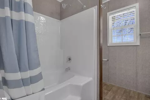 Bath - 112 Donald Dr, Pendleton, SC 29670 photo 2 of 3