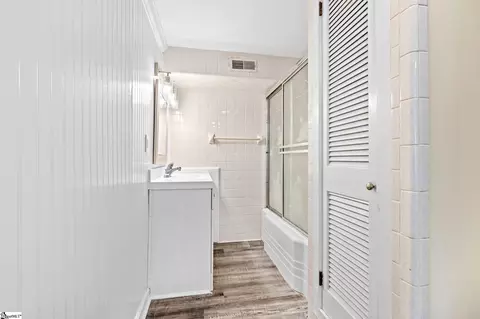 Bath - 201 Augusta St, Easley, SC 29640 photo 1 of 1