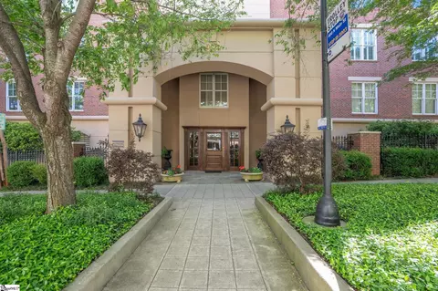 400 N Main St #203, Greenville, SC 29601