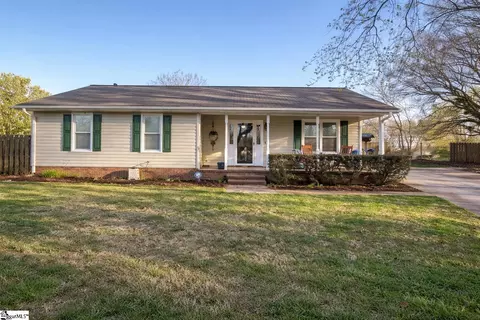 209 Deer Run Ct, Spartanburg, SC 29303