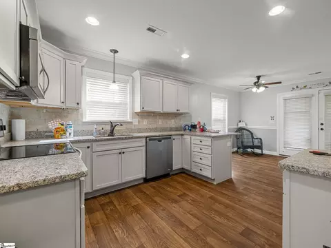 728 Cerons St, Moore, SC 29369 photo 8