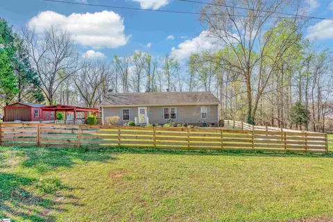 741 Willis Rd, Spartanburg, SC 29301