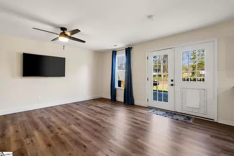 Living - 106 Mcbrie Ln, Pendleton, SC 29670 photo 5 of 5