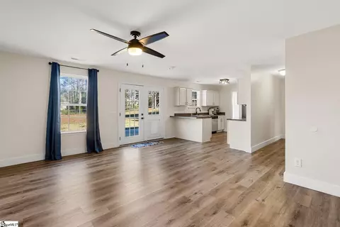 Living - 106 Mcbrie Ln, Pendleton, SC 29670 photo 4 of 5