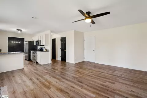 Living - 106 Mcbrie Ln, Pendleton, SC 29670 photo 3 of 5