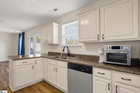 Kitchen - 106 Mcbrie Ln, Pendleton, SC 29670 photo 3 of 4
