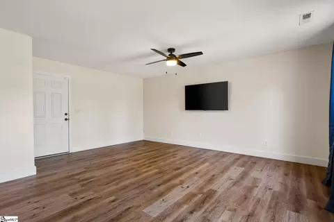 Living - 106 Mcbrie Ln, Pendleton, SC 29670 photo 2 of 5