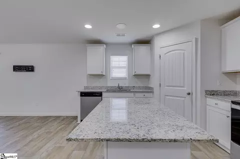 Kitchen - 439 Seaborn Cir, Pendleton, SC 29670 photo 3 of 4