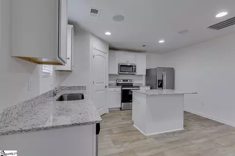Kitchen - 439 Seaborn Cir, Pendleton, SC 29670 photo 4 of 4