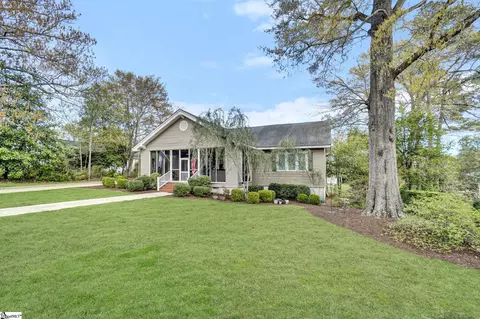 203 S Adair St, Clinton, SC 29325
