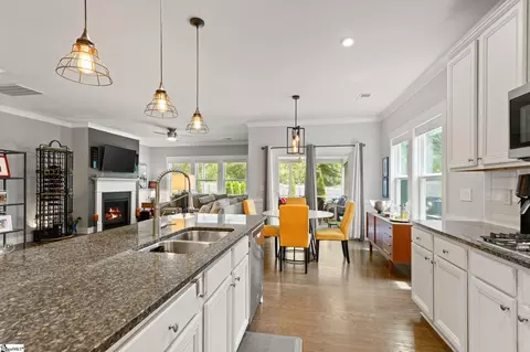 Kitchen - 133 Redcroft Dr, Greer, SC 29651 photo 4 of 4