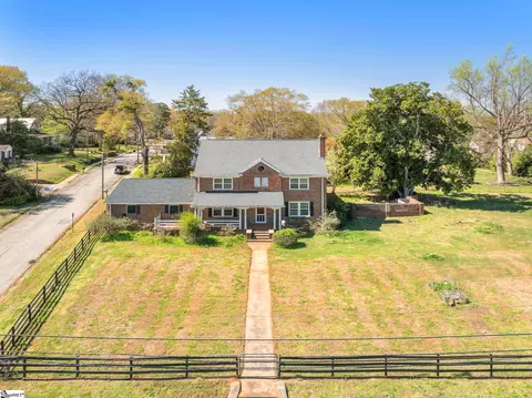 838 S Harper St, Laurens, SC 29360