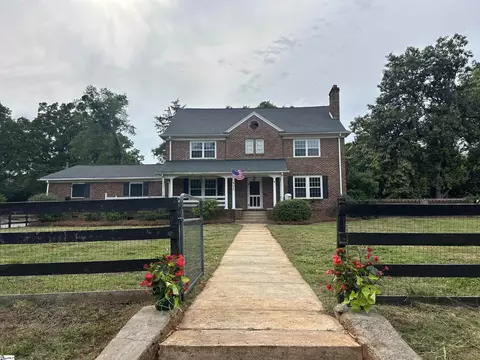 838 S Harper St, Laurens, SC 29360