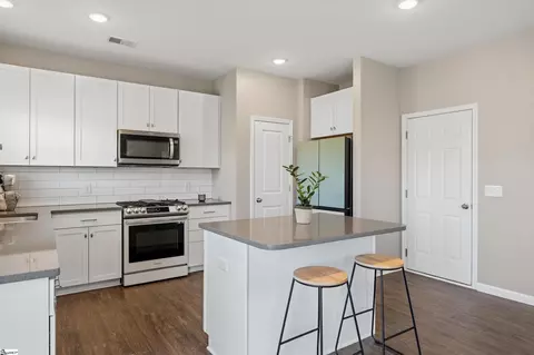 Kitchen - 171 Caledonia Dr, Easley, SC 29642 photo 3 of 4