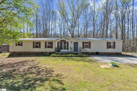 109 Lakeside Dr, Taylors, SC 29687