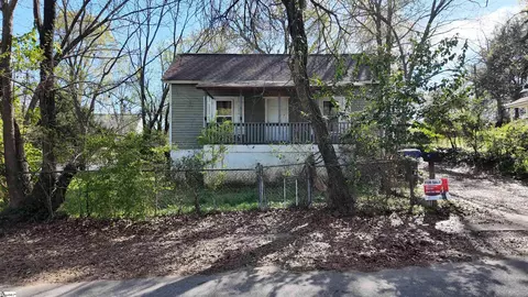 308 Poole St, Woodruff, SC 29388