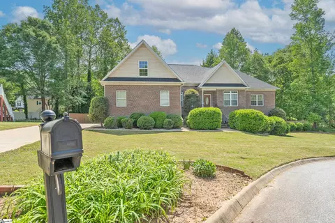 103 Graclan Ct, Simpsonville, SC 29680