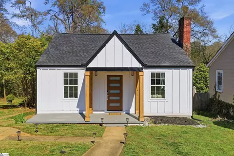 14 Hawthorne Ln, Greenville, SC 29605