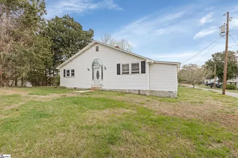 171 J St, Greer, SC 29651