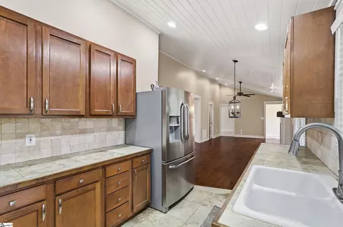 223 Meadow Ln, Easley, SC 29642 photo 9