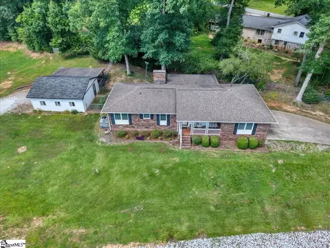 223 Meadow Ln, Easley, SC 29642 photo 2