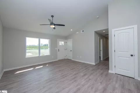Living - 9892 Highway 252, Ware Shoals, SC 29692 photo 1 of 5