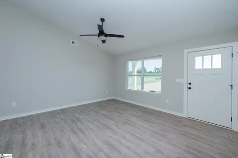 Living - 9892 Highway 252, Ware Shoals, SC 29692 photo 5 of 5
