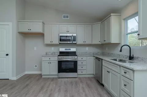 Kitchen - 9892 Highway 252, Ware Shoals, SC 29692 photo 1 of 1