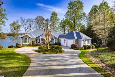 138 S Oak Pointe Dr, Seneca, SC 29672