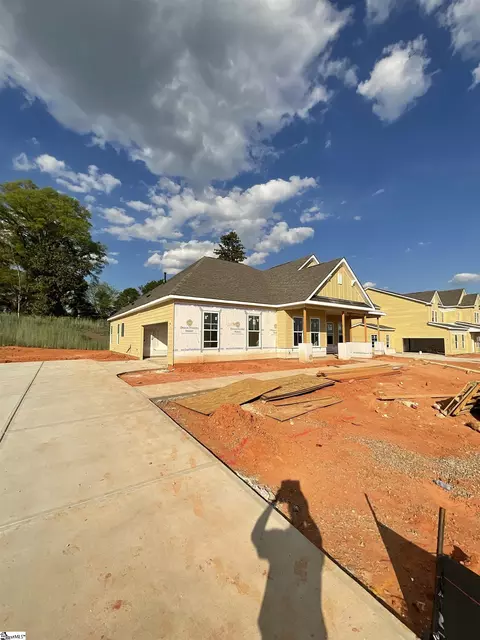 608 Timber Grove Dr, Simpsonville, SC 29681