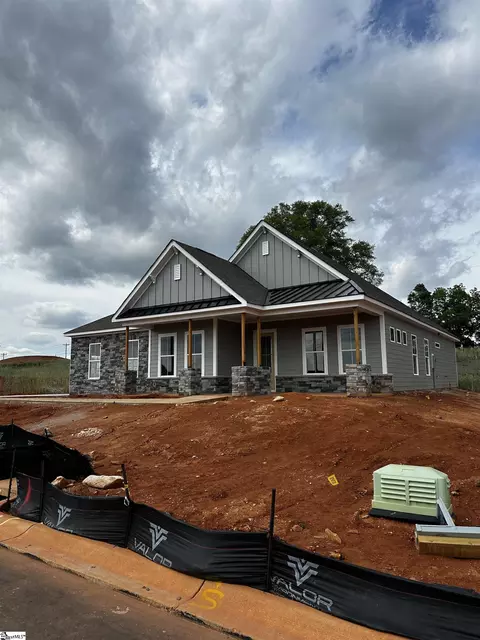608 Timber Grove Dr, Simpsonville, SC 29681