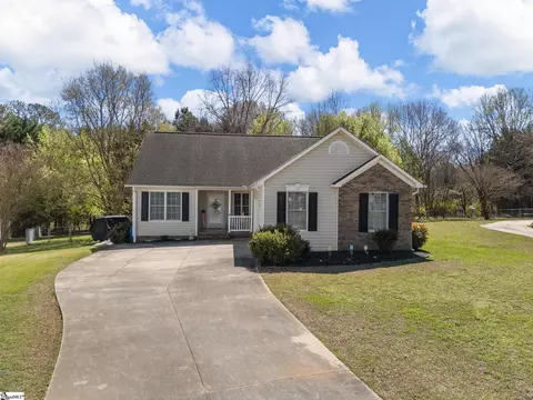 139 Cherrywood Rd, Woodruff, SC 29388