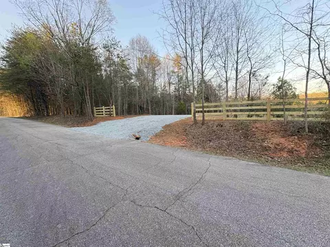 829 Bramlett Rd, Laurens, SC 29360 photo 2