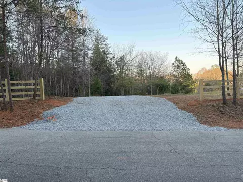 829 Bramlett Rd, Laurens, SC 29360 photo 4