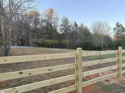 829 Bramlett Rd, Laurens, SC 29360 photo 3